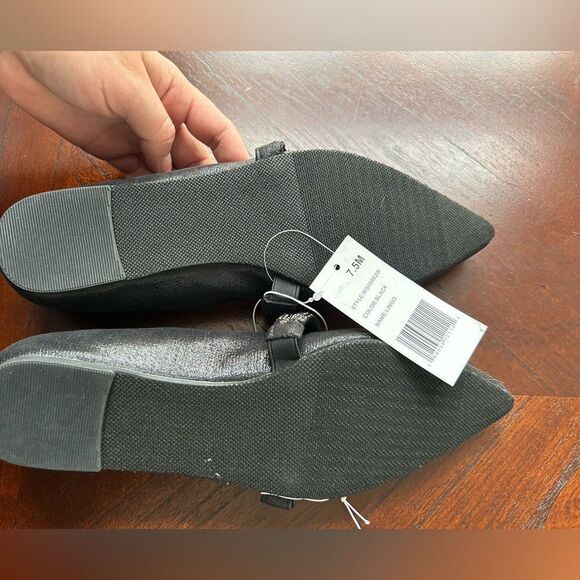 NEW Sugar Women's Lingo Pointed Toe Rhinestone Flats
SIZE 7.5 - Picture 4 of 4